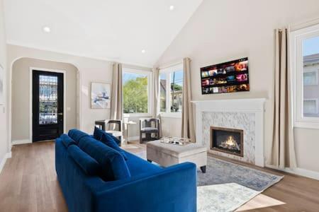 Champagne Taste Luxury In Hillcrest San Diego