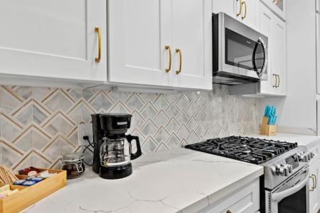 Champagne Taste Luxury In Hillcrest *