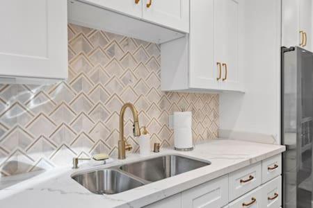 Champagne Taste Luxury In Hillcrest San Diego